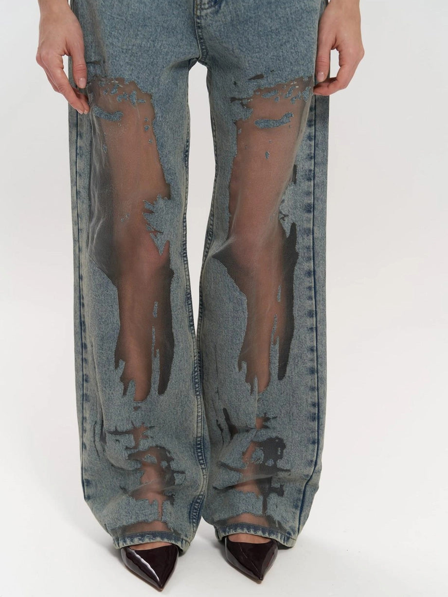 Straight-leg fall of the Ayla Illusion jeans